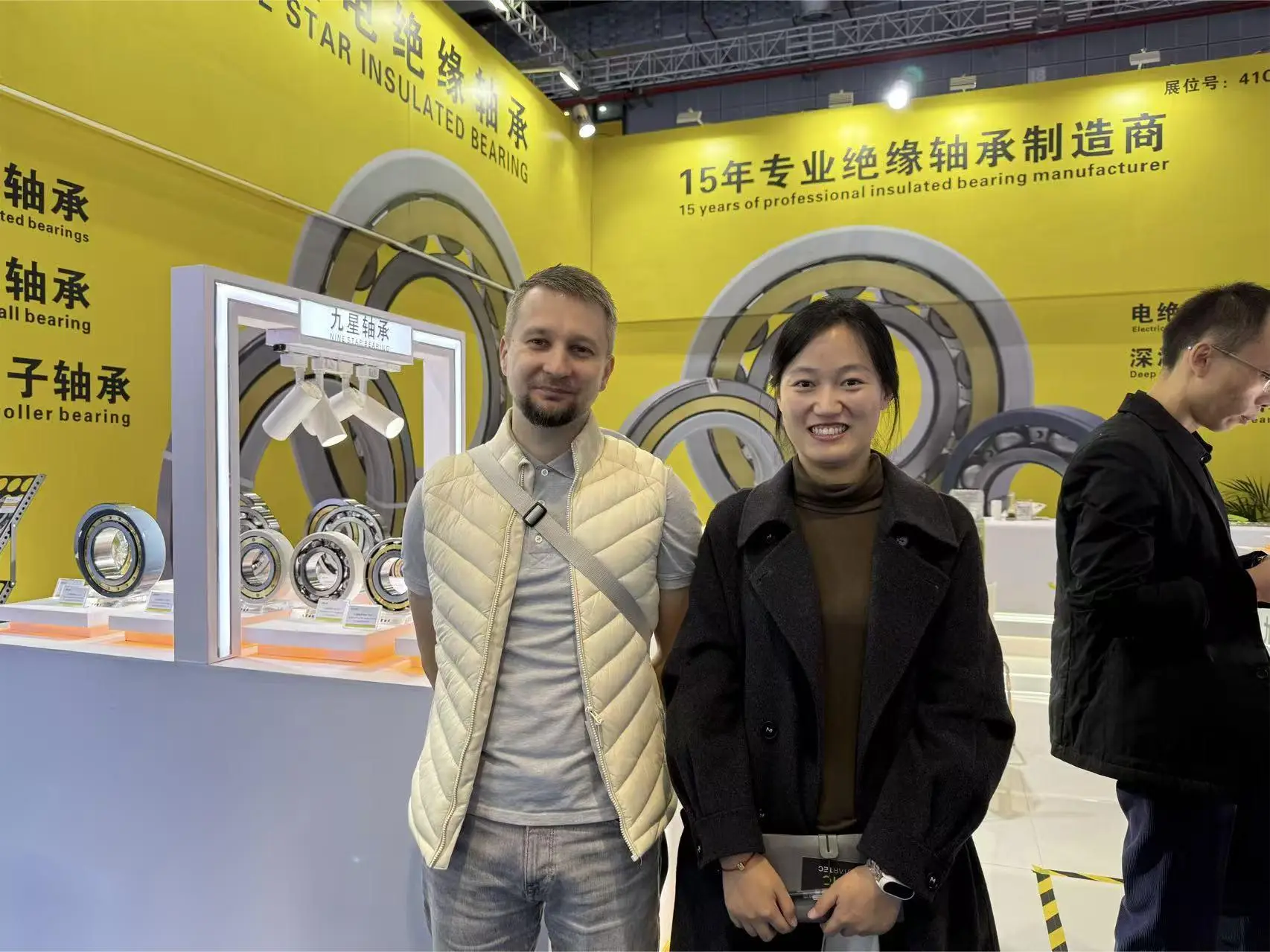 TFL bearing staff and customer at the bearing exhibition