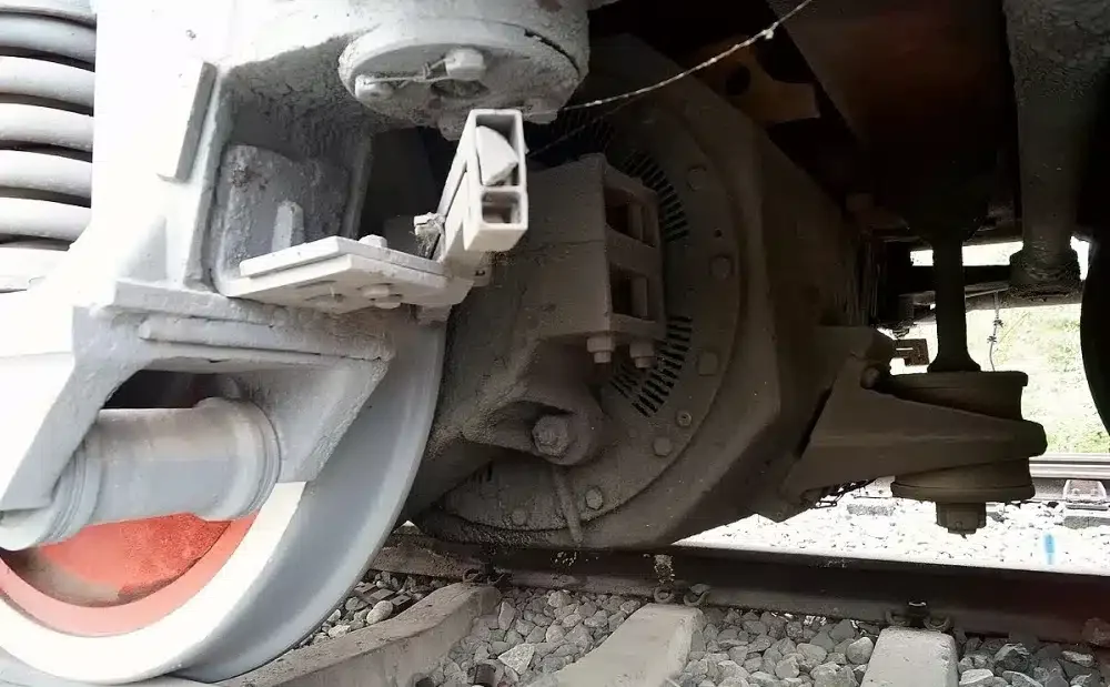 traction-motor-on-railway